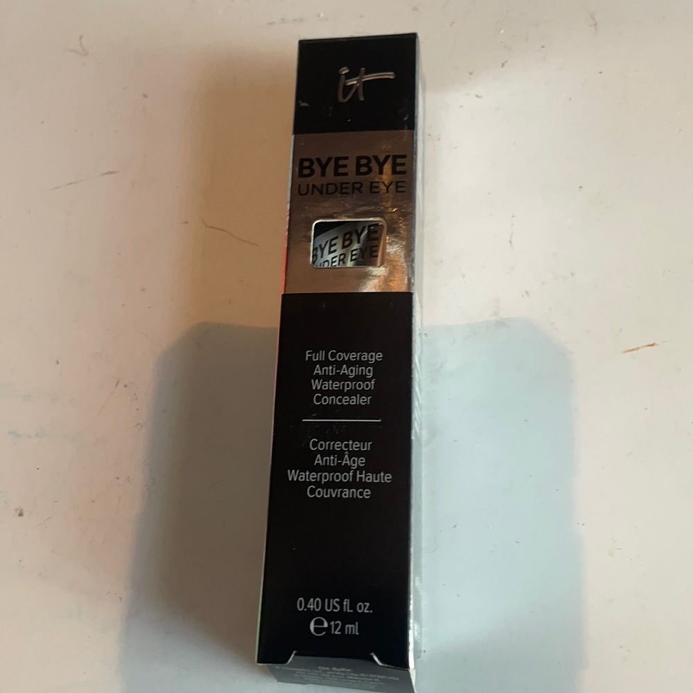 IT Bye-bye full coverage anti-aging waterproof eye concealer light natural